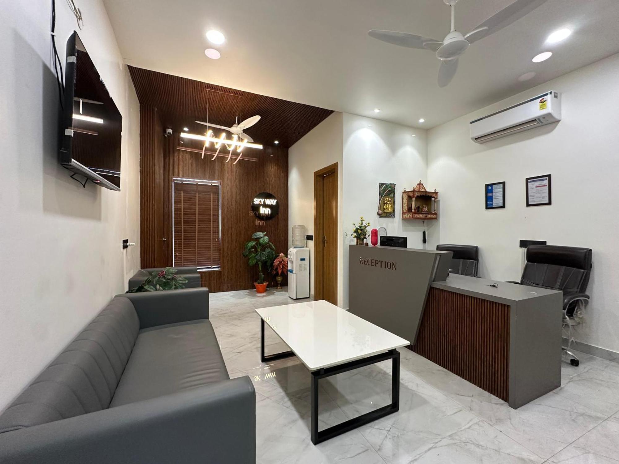 Hotel Sky Way Inn Hisār Exterior foto